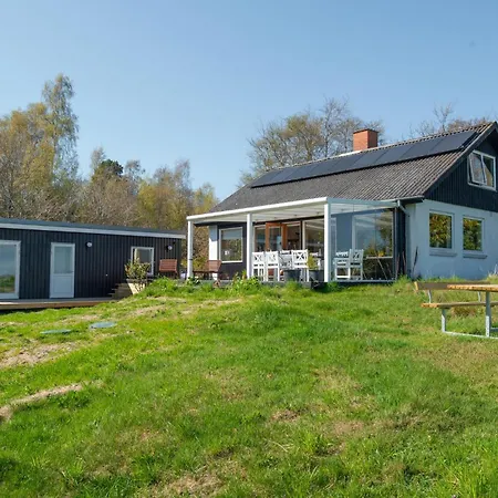 Feriehus Lovely In With Wifi Knebel